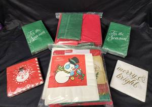 lot 524 image: Christmas Napkins