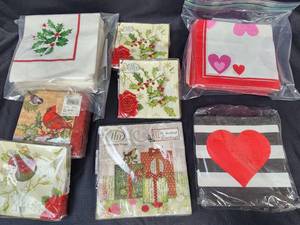 lot 525 image: Christmas and Valentines napkins