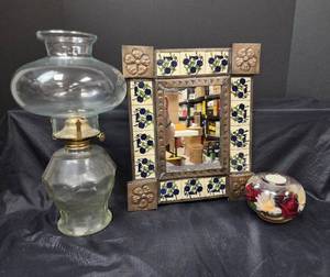 lot 528 image: Home Decor