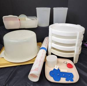 lot 543 image: Vintage Tupperware