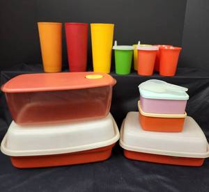 lot 544 image: Vintage Tupperware