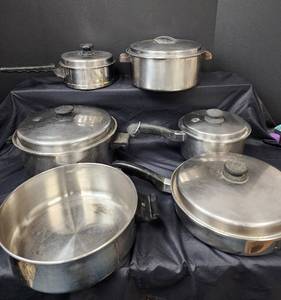 lot 546 image: Pots and Pans (Salad Master and More)