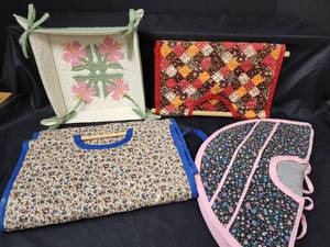 lot 566 image: Quilted Casserole Dish Carriers