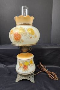 lot 575 image: Vintage Lamp