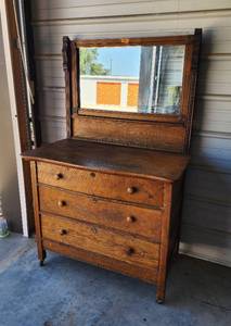 lot 5 image: Antique Solid Oak Dresser with Mirror on Wheels 38x20x61