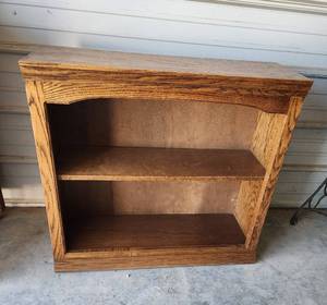 lot 8 image: Solid Oak Bookshelf 32x11x30