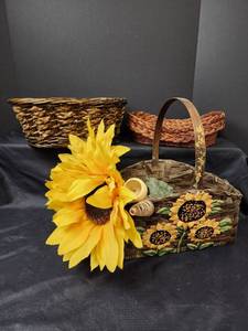 lot 592 image: Large Sunflowers and Baskets
