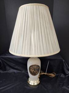 lot 596 image: Lamp