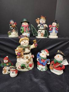 lot 700 image: Snowman Decor