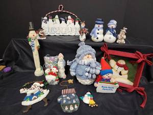 lot 701 image: Snowman Decor