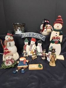 lot 702 image: Snowman Decor