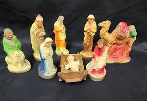 lot 709 image: Vintage Chalkware Nativity