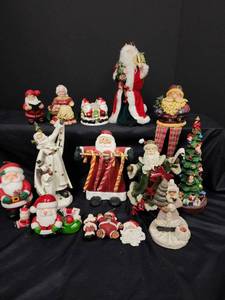 lot 712 image: Santa Decor