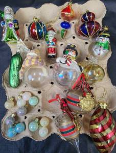 lot 718 image: Glass Christmas Bulbs