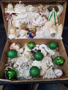 lot 720 image: Christmas OrnamentsDecor