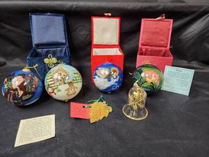 lot 724 image: Chinese Li Bien Hand Painted Glass Ornaments and Leaf Preserved in 24kt. Gold