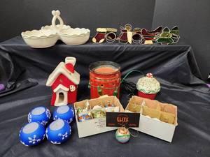 lot 725 image: Scentsy Wax Warmer, Candle Decor, (12) NIB Ornament Place Card Holders, (8) Stained Glass Napkin Rings, and More