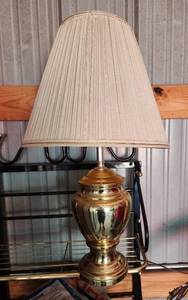 lot 760 image: Brass Lamp