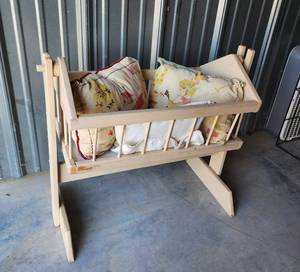 lot 774 image: Vintage Doll Cradle with Pillows