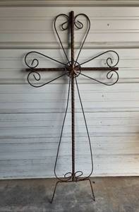 lot 16 image: Cross Garden Stake 48