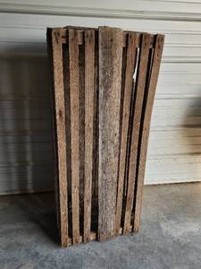 lot 17 image: Chicken CrateGarden Decor 43x19x14