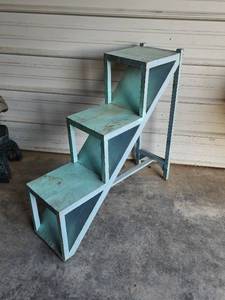 lot 18 image: Plant Stand 31