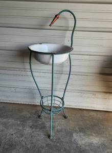 lot 19 image: Enamelware Plant Stand 43