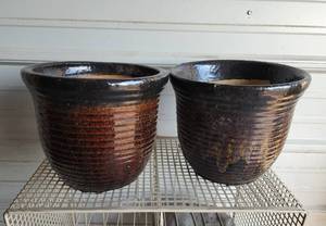 lot 21 image: (2) Glazed Terracotta Flowerpots 9x8