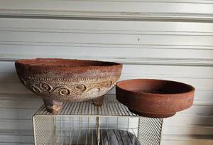 lot 22 image: (2) Terracotta Flowerpots