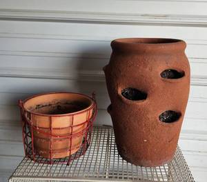 lot 23 image: (2) Terracotta Flowerpots