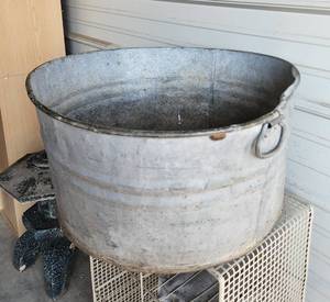 lot 28 image: Galvanized Washtub Planter
