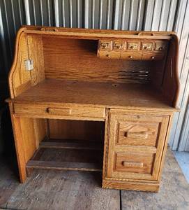 lot 30 image: Antique Solid Oak Roll Top Desk (2 pieces) 48x30x49