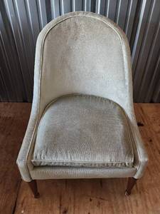 lot 33 image: Vintage Chair