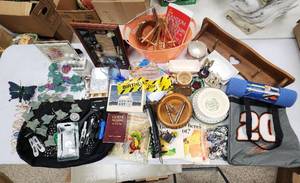 lot 602 image: Home DecorContents of Table (Table NOT Included)