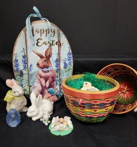 lot 737 image: Easter Decor
