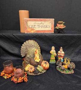lot 739 image: Thanksgiving Centerpiece and Decor