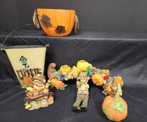 lot 742 image: Thanksgiving Decor