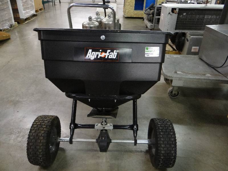 lot 1030 image: Agri-Fab Pull Behind Spreader