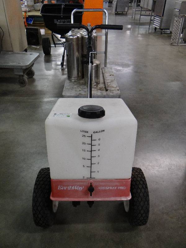 lot 1032 image: Earthway S25 Spraypro