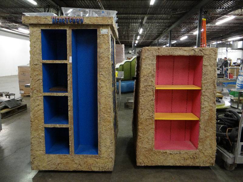 lot 1039 image: Retail Displays - 2 Units (Trex Resturaunt)