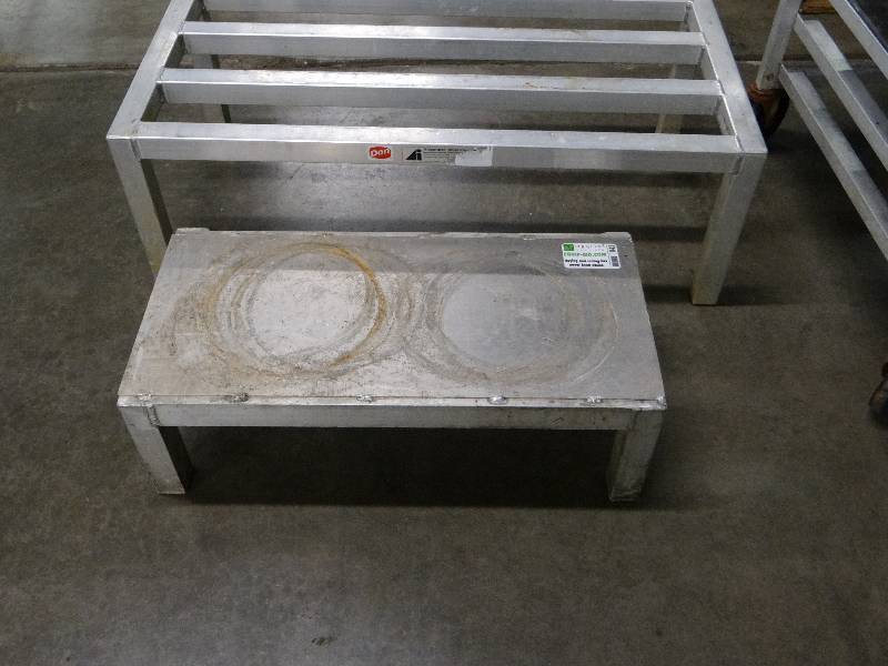 lot 1043 image: Set of Aluminun Dunage Racks