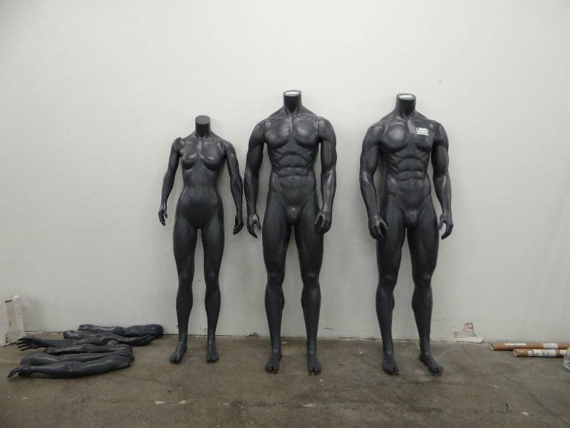 lot 1049 image: Mannequins - (2) Men & (1) Woman