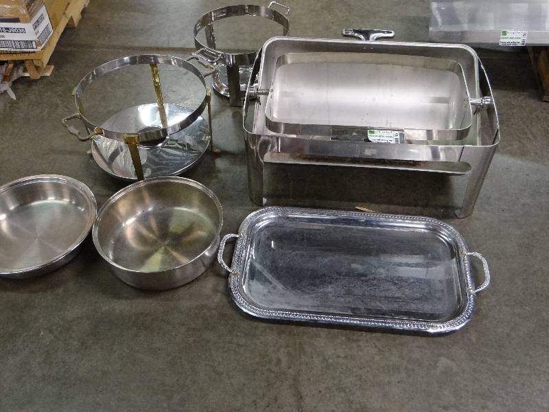 lot 1051 image: Miscellaneous Serving Ware (Missing Pieces)