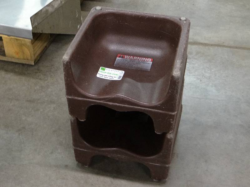 lot 1054 image: Booster Seat - Lot of 2