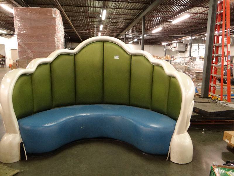 lot 1055 image: Resturant Bench From Trex