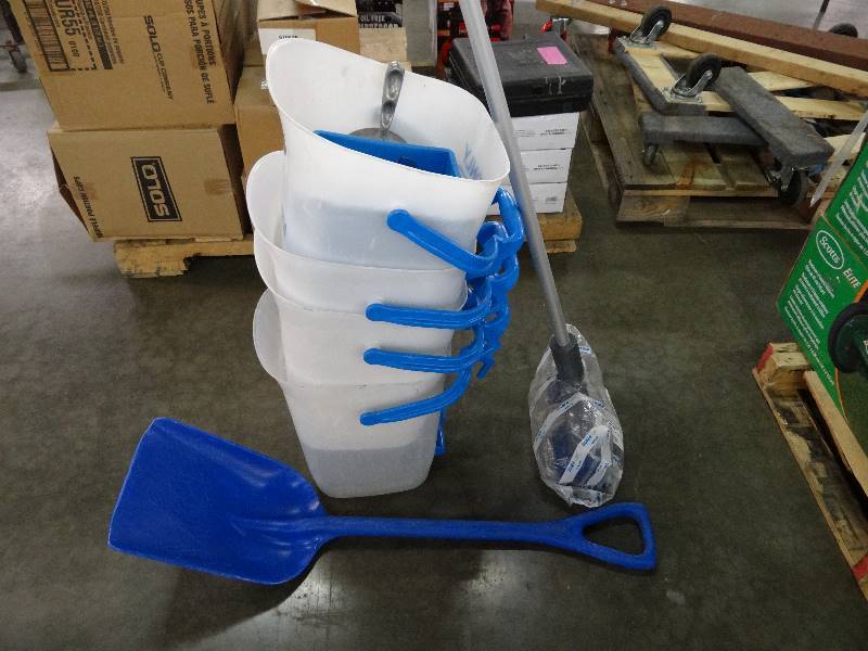 lot 1069 image: Ecolab Ice Buckets (Set of 4) & Misc