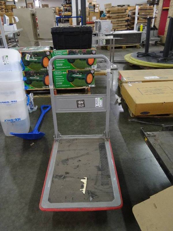 lot 1070 image: Push Cart on Casters
