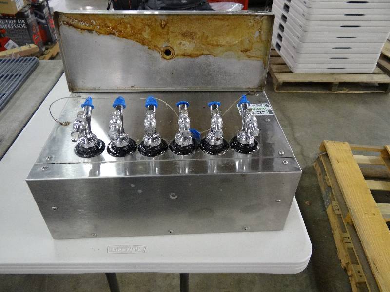 lot 1083 image: Beverage Dispensor, 6 Taps