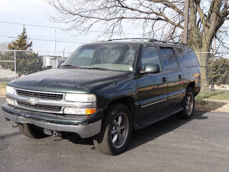 lot 1002 image: 2001 Chevrolet Suburban