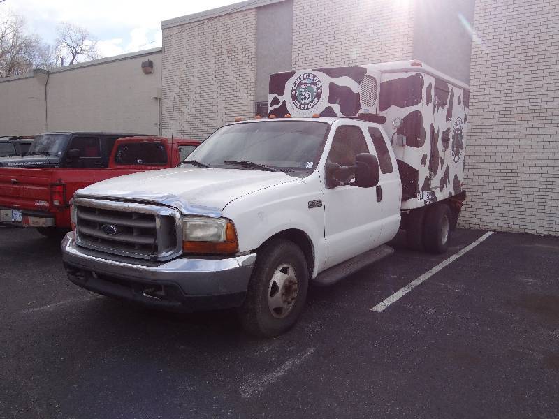 lot 1003 image: 1999 Ford F-350 Pickup W Freezer Box